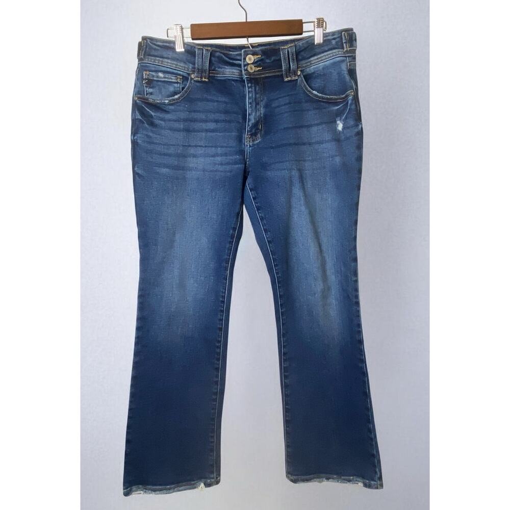 KanCan Exclusively for Maurice Medium Wash Distressed Jeans Women's Size 31